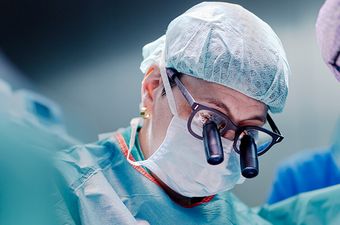 Frau Dr. Bauer im OP