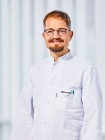 Dr. med. Sven Moos MHBA