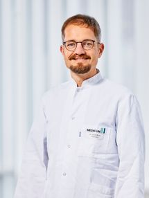 Dr. med. Sven Moos MHBA