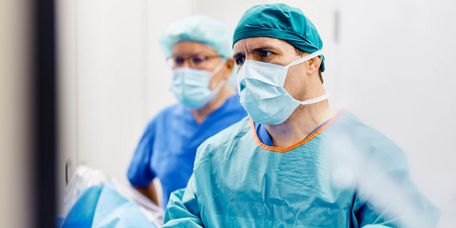 Dr. Sonne während der OP 