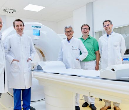 Ärzte im CT Präzise Diagnostik für eine erfolgreiche Therapie