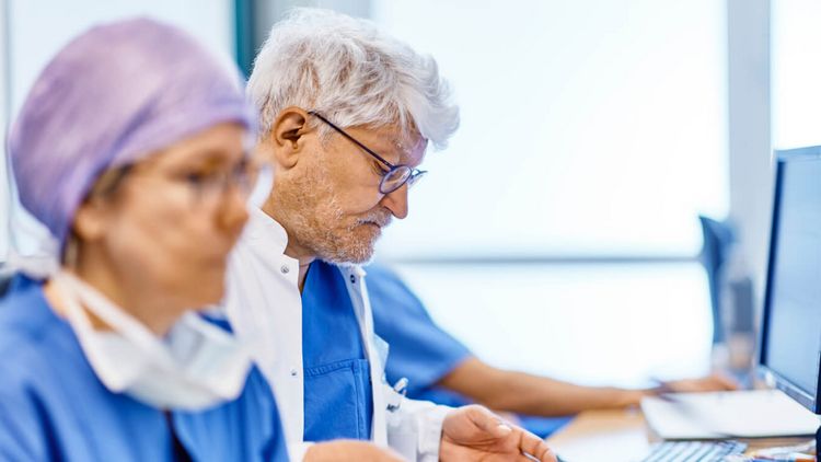 Mitarbeiter der Elekrophysiologie bei der Dokumentation