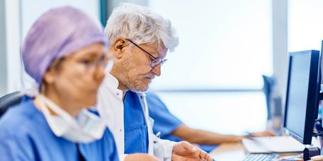 Mitarbeiter der Elekrophysiologie bei der Dokumentation